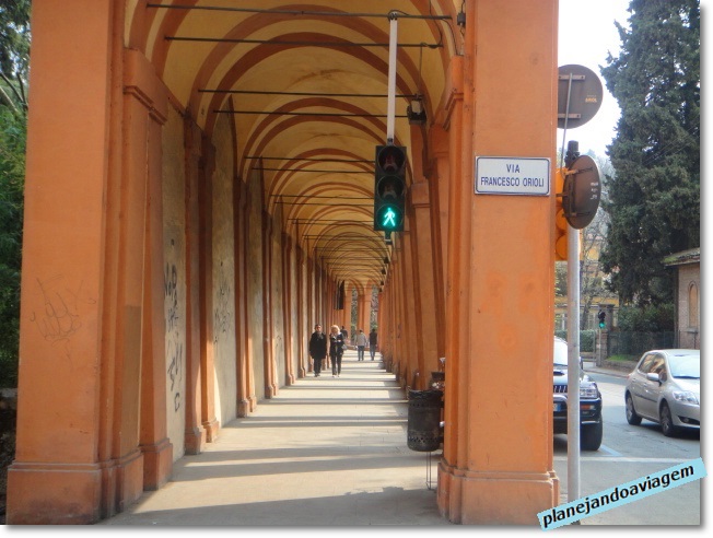  Início caminho porticado até a A Basílica Madonna di San Lucca
