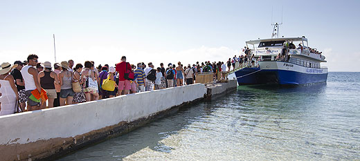 Barco de Ibiza a Formentera (foto: barcoibizaformentera.com)