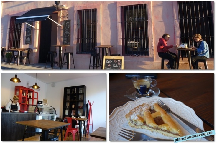 Fachada, interior e doces do cafe Santissimo em Colonia del Sacramento